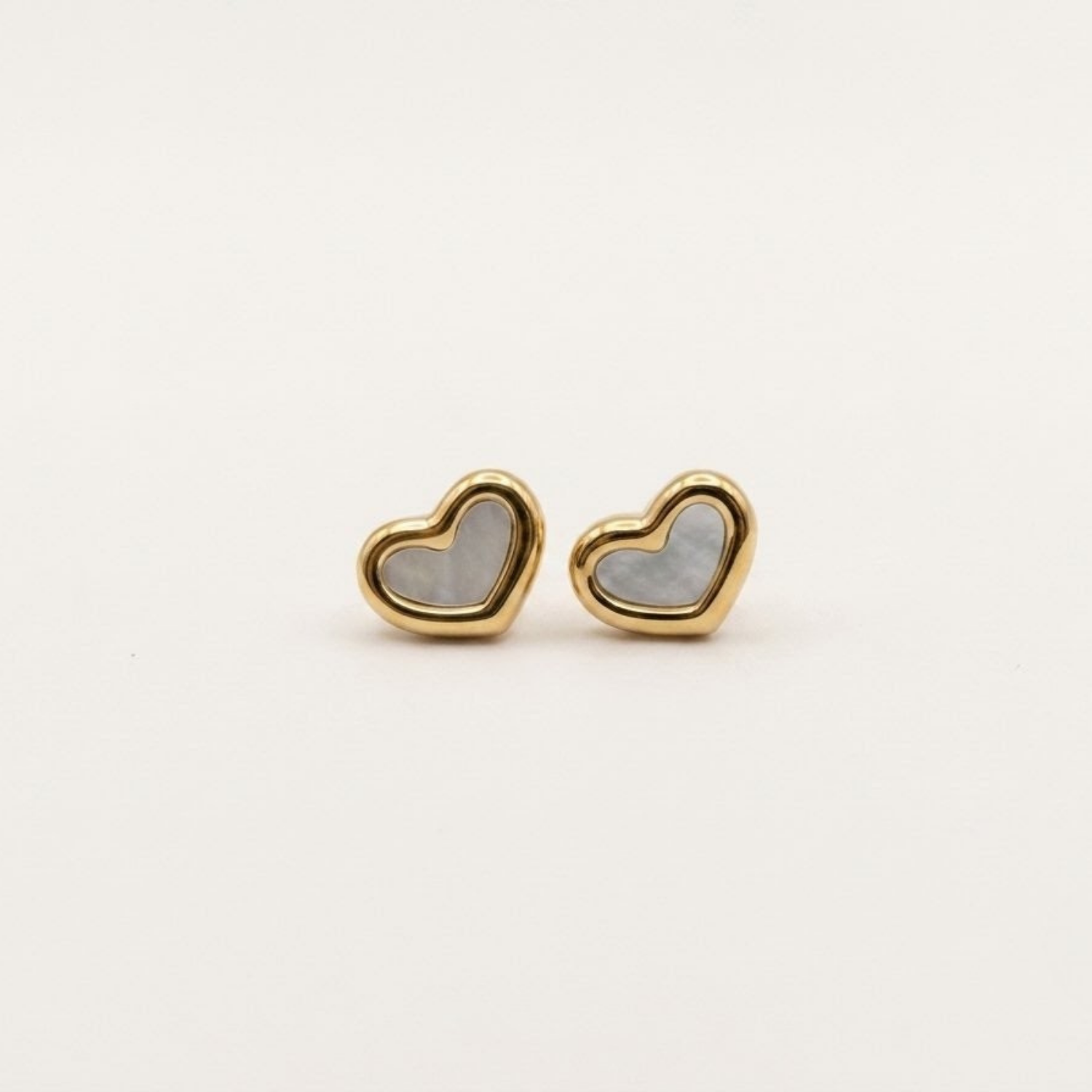 AMOUR MÈRE-PERLE STUDS